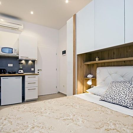 Garzoto Rooms And Studios Ровин Екстериор снимка
