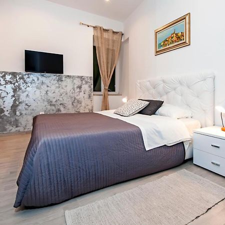 Garzoto Rooms And Studios Ровин Екстериор снимка