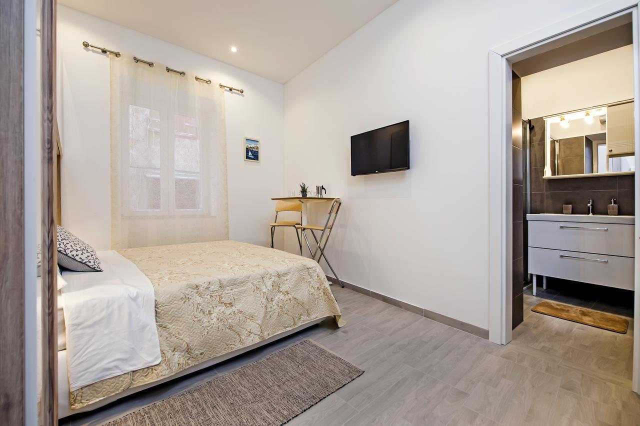 Garzoto Rooms And Studios Ровин Екстериор снимка