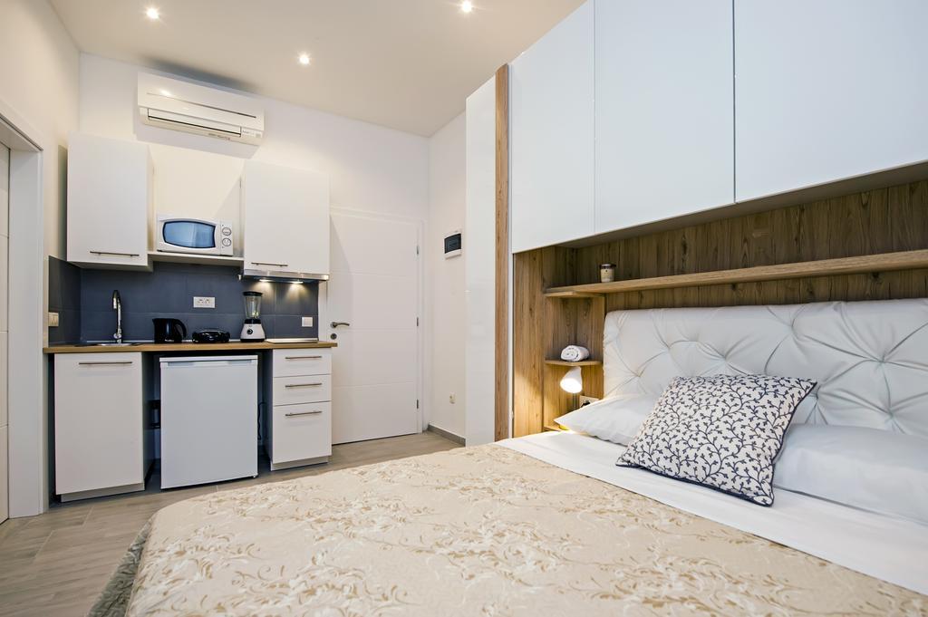 Garzoto Rooms And Studios Ровин Екстериор снимка