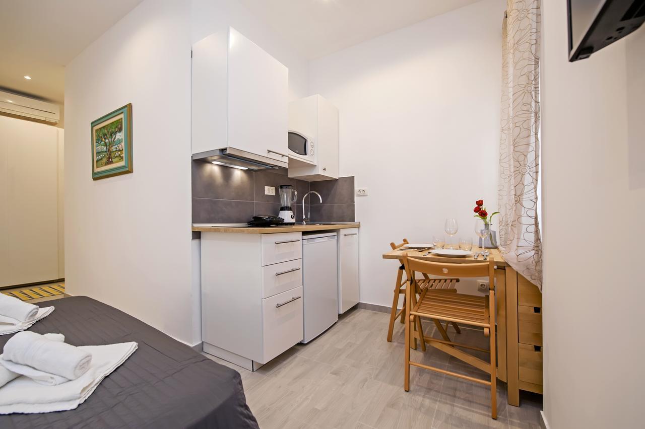 Garzoto Rooms And Studios Ровин Екстериор снимка